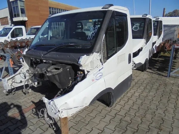 Cabine Iveco Daily 2014 OEM 0000000000 - Blanche image 3