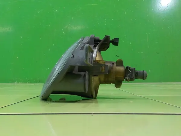 VOLVO XC90 I LIFT 2.4 D5 AUT 08 Farol Direito 31111183 image 5