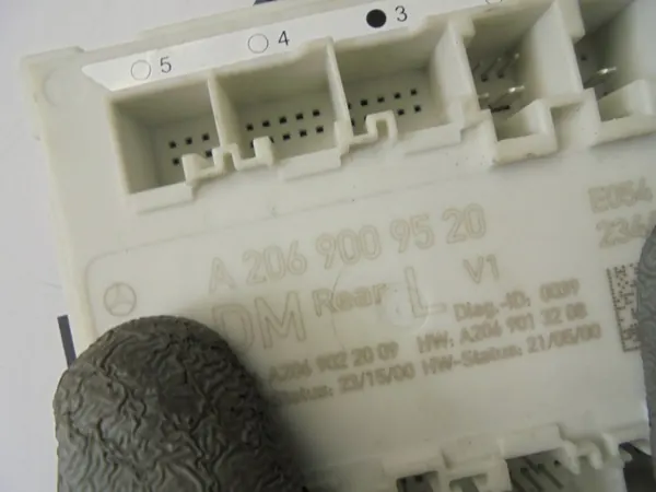 Módulo puerta trasera izquierda OEM A2069009520 Mercedes C-Class image 4