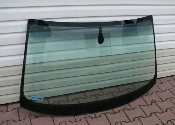 Begagnad Audi OE framruta med regnsensor image 2
