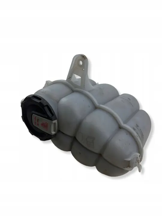 Audi A4 B9 Laajennussäiliö OEM 8W0121405L image 2