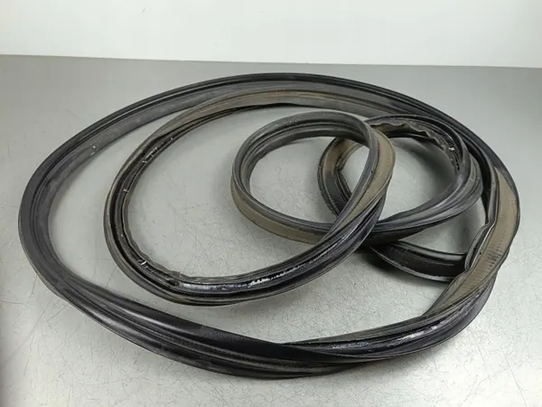 Mazda CX-9 kofferbakdichting OEM FOB56123 image 3