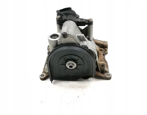 Bomba de óleo usada OEM 7823007 para BMW 2.0D N47C20 image 3
