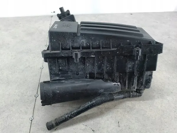 Caja Filtro Aire OEM 3C0129607AF para Audi A3 8P image 4