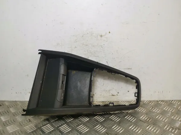 Kia Stonic Dörrkarm OEM 84635H8300 - Begagnad image 2