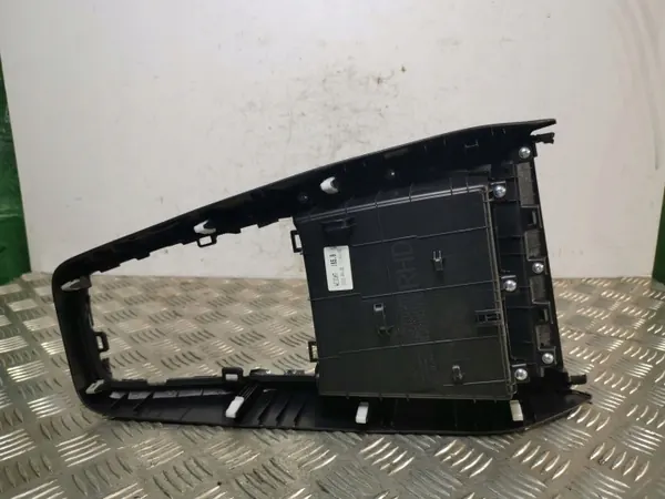 Kia Stonic Dörrkarm OEM 84635H8300 - Begagnad image 3