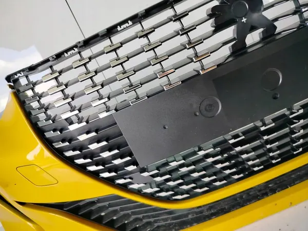 Parachoques delantero Peugeot 208 II 2019 - Rojo image 7