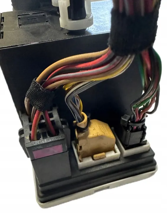 Pompe de verrouillage central OEM 8L0862257E Audi A4 B5 image 4