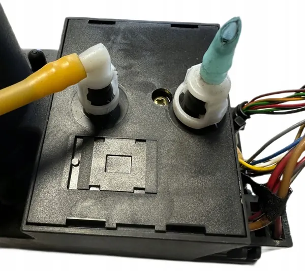 Pompe de verrouillage central OEM 8L0862257E Audi A4 B5 image 5