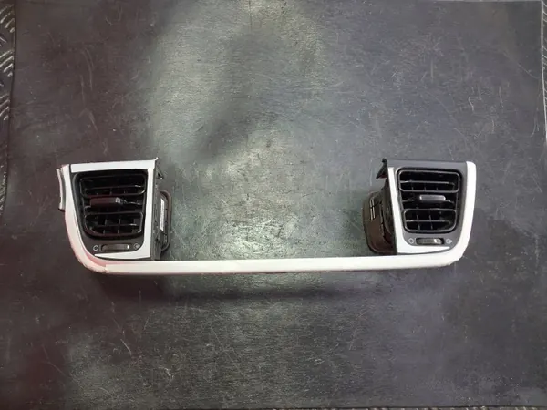 Mittre ventilationsgallret OEM 84740-H8000LEF för Kia Rio IV image 2