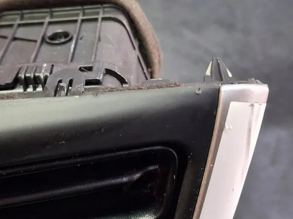 Mittre ventilationsgallret OEM 84740-H8000LEF för Kia Rio IV image 5