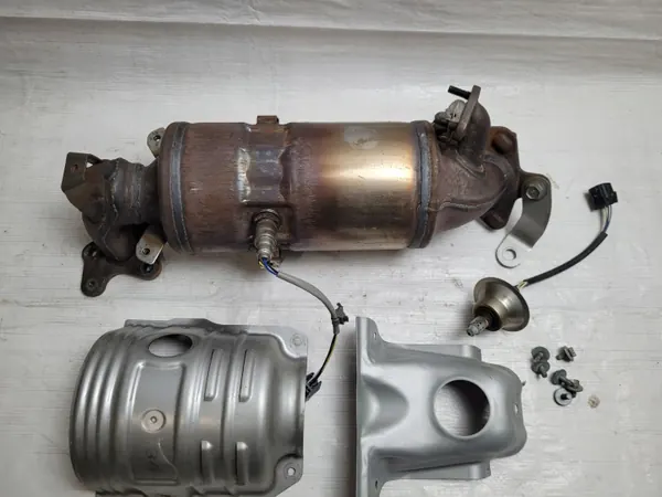Catalyseur DPF OEM 18150-5TZ-J00 pour Honda CR-V Hybride image 2