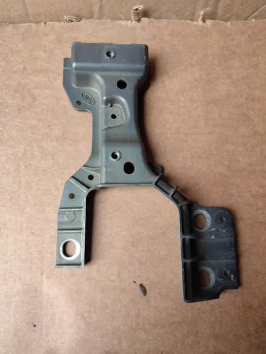 Soporte de parachoques derecho OEM J8A2-17K898-AD image 2