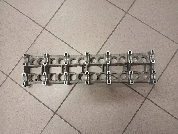 Carcaça de rolamento de cabeçote Mercedes OM648 A613010236 image 1