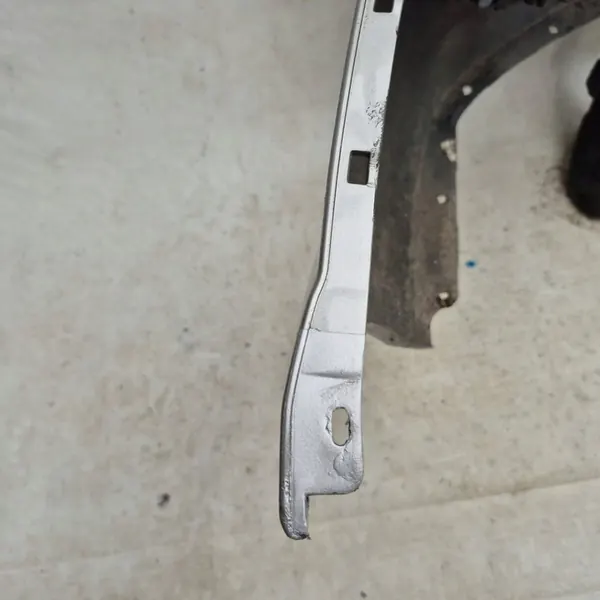 Paraurti anteriore Nissan Almera N16 03-06 image 8