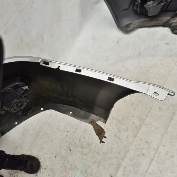 Paraurti anteriore Nissan Almera N16 03-06 image 9