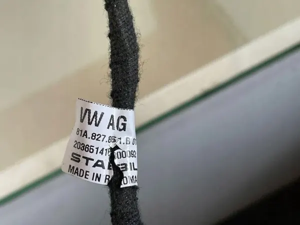 OEM 81A827851B Verin Gauche Coffre Audi Q2 image 3