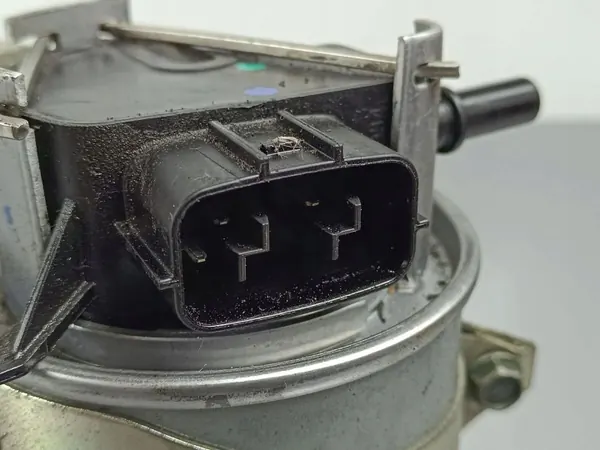 Nissan Kraftstofffiltergehäuse OEM FOB35365 - Gebraucht image 3