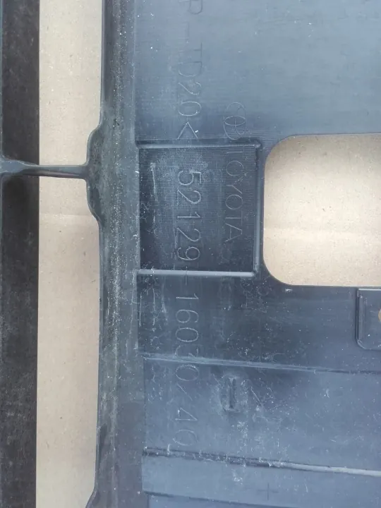 OEM 52129-16030 etupuskurin spoileri Toyota Corolla Crossille image 4