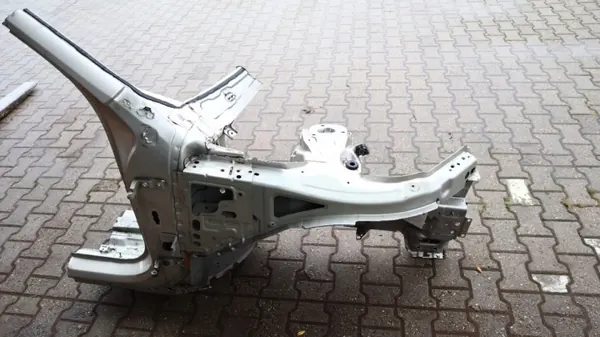 OEM 1184586241 Aleta Delantera Derecha - Usado image 3