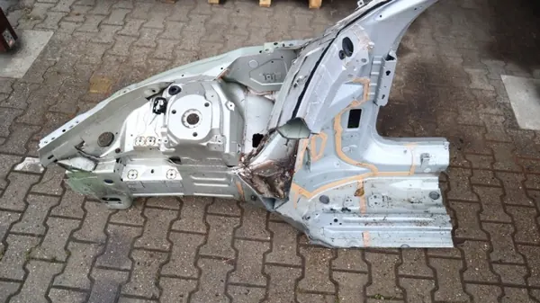 OEM 1184586241 Aleta Delantera Derecha - Usado image 4