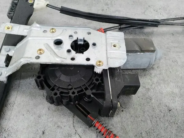 Elevador de vidro dianteiro direito VW Polo 6N III image 4