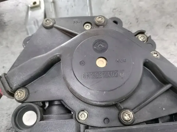 Elevador de vidro dianteiro direito VW Polo 6N III image 8