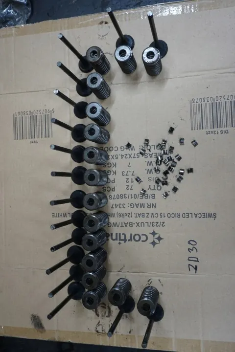 Válvulas e Molas de Cabeça Nissan Patrol Y61 3.0 Di image 2