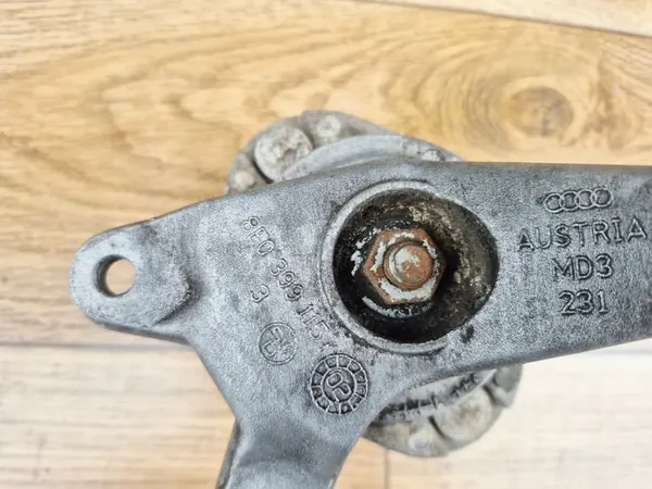 Audi A4 B6 B7 Vaihteiston Tuki 8E0399115K image 2