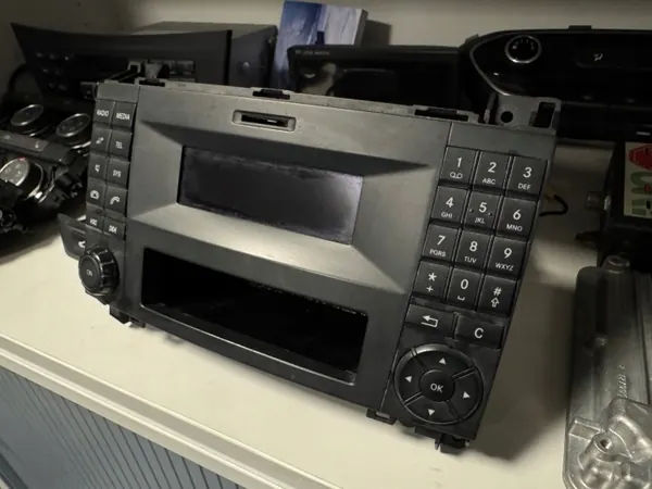 Mercedes Sprinter W906 Radio OEM A9069003103 image 2