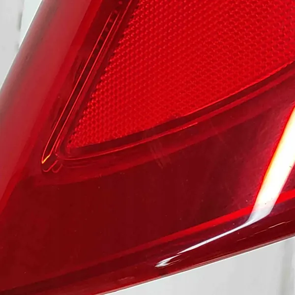 Lámpara trasera izquierda Kia Sportage III image 8