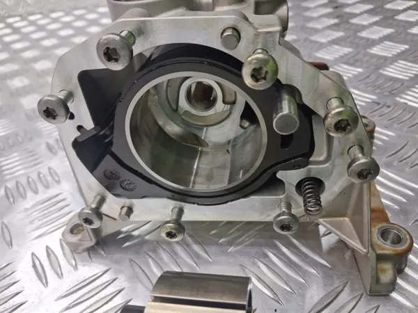BMW OEM 8646454 Oliepomp voor B58C motor image 6