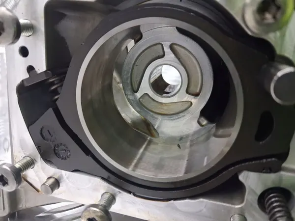 BMW OEM 8646454 Oliepomp voor B58C motor image 7