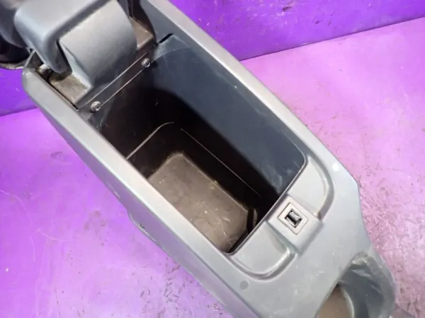 Mittentunnels armstöd Renault Kangoo II 07-13 OEM 8200457030 image 6