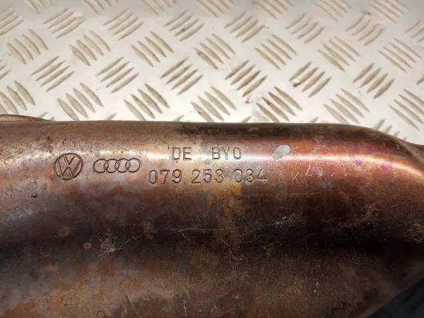 Colector de escape derecho Audi S5 Quattro 4.2 FSI V8 2011 OEM 079253034 image 3
