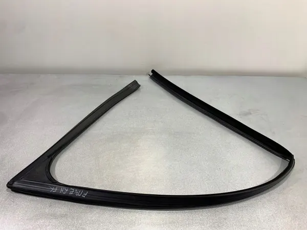 Jaguar F-Pace Fronttür-Fensterdichtung OEM FBZ18891 image 3