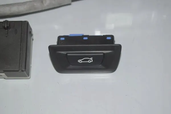 Kit apertura automática maletero OEM 9299447 BMW 2 Gran Tourer image 4