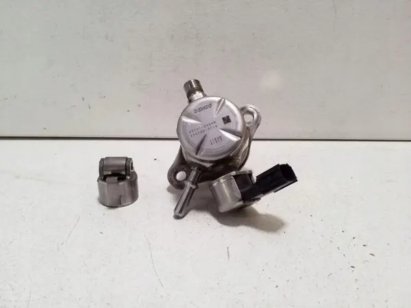 Toyota RAV4 2.5 Hybrid brandstofpomp OEM 23101-25040 image 2