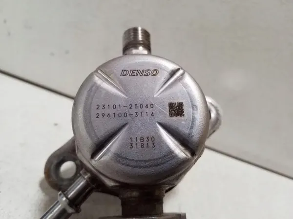 Toyota RAV4 2.5 Hybrid brandstofpomp OEM 23101-25040 image 3