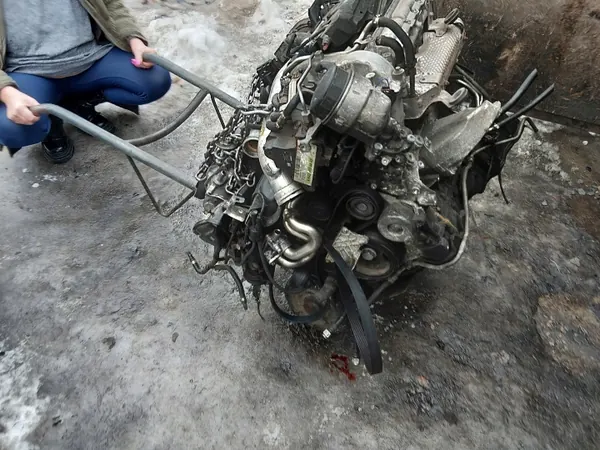 Mercedes W204 W12 E350 3.5D 3.0CDI V6 2010 Motor image 3