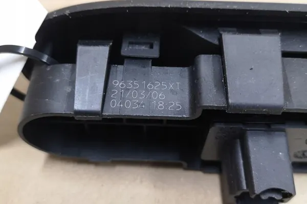 Achterste rechter raamcontroleknop PEUGEOT 308 II image 3