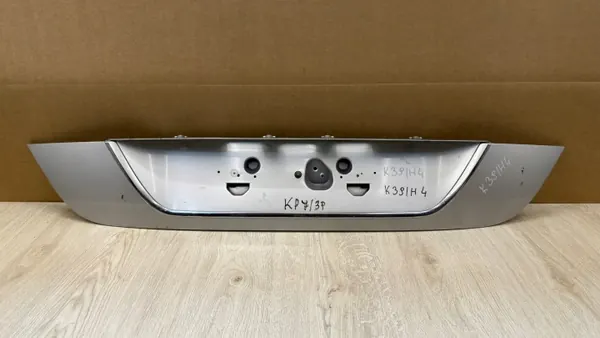Peugeot 308 CC Moldura Maletero OEM 9682625577 - Usado image 2