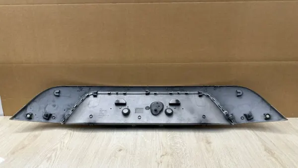 Peugeot 308 CC Moldura Maletero OEM 9682625577 - Usado image 3