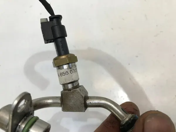Sensor de temperatura de combustible Mercedes GLE W167 2.9 3.0 CDI A6560703532 image 2