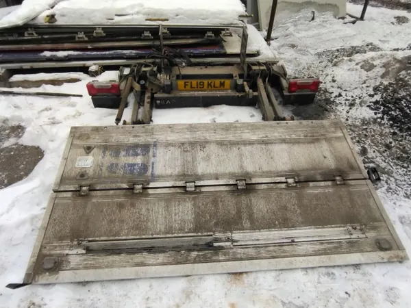 OEM 17055001095 Hayon Cargolift 1000kg d'occasion image 3