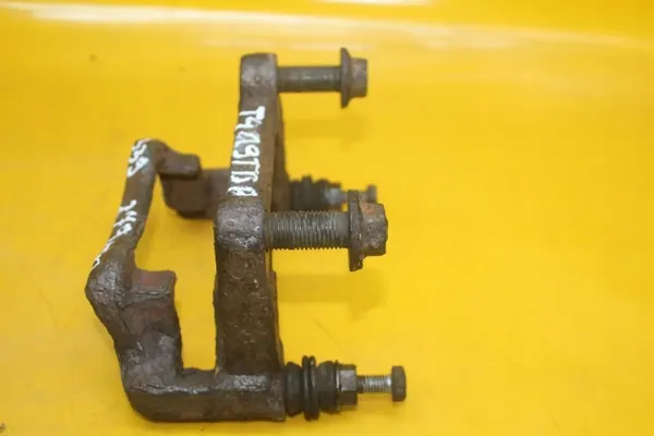 OEM 339 Abrazadera ABS Trasera Derecha VW T4 image 3