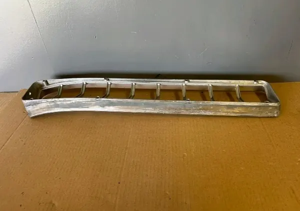 Moldura farol traseiro esquerdo OEM 364152733149 Plymouth Fury 1971 image 3