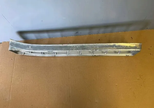 Moldura farol traseiro esquerdo OEM 364152733149 Plymouth Fury 1971 image 4