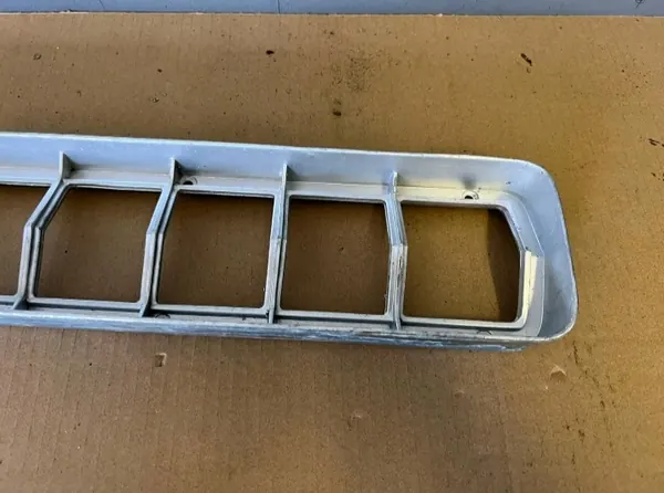 Moldura farol traseiro esquerdo OEM 364152733149 Plymouth Fury 1971 image 5