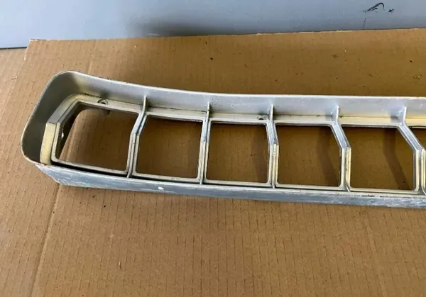 Moldura farol traseiro esquerdo OEM 364152733149 Plymouth Fury 1971 image 7